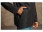 Une veste noire avec une poche zippée.
