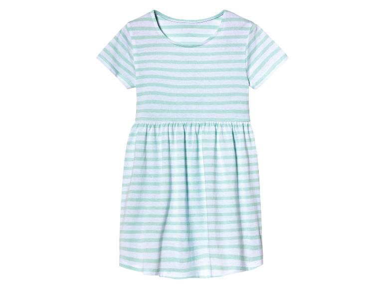 Une robe à rayures blanches et vertes avec des manches courtes.