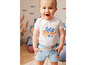 Bébé portant un body blanc avec un imprimé poulpe et un short en jean bleu avec un imprimé corail.