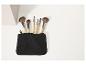 Ensemble de six pinceaux de maquillage Cien Beauty avec des manches en bambou dans une trousse noire.