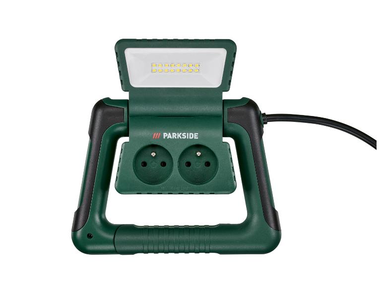 Lampe de travail LED portable Parkside avec deux prises.