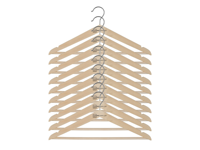 Une pile de dix cintres en bois Livarno Home.