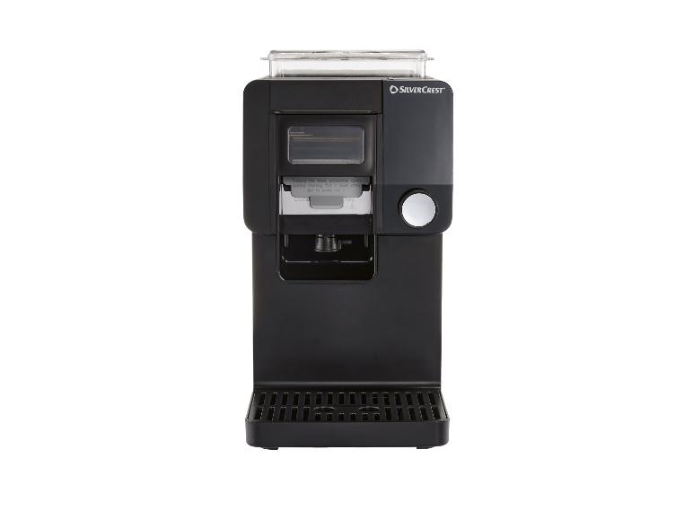 Machine à café noire avec distributeur et égouttoir.