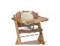 Chaise haute en bois avec coussin marron et crème à thème animal et harnais de sécurité.