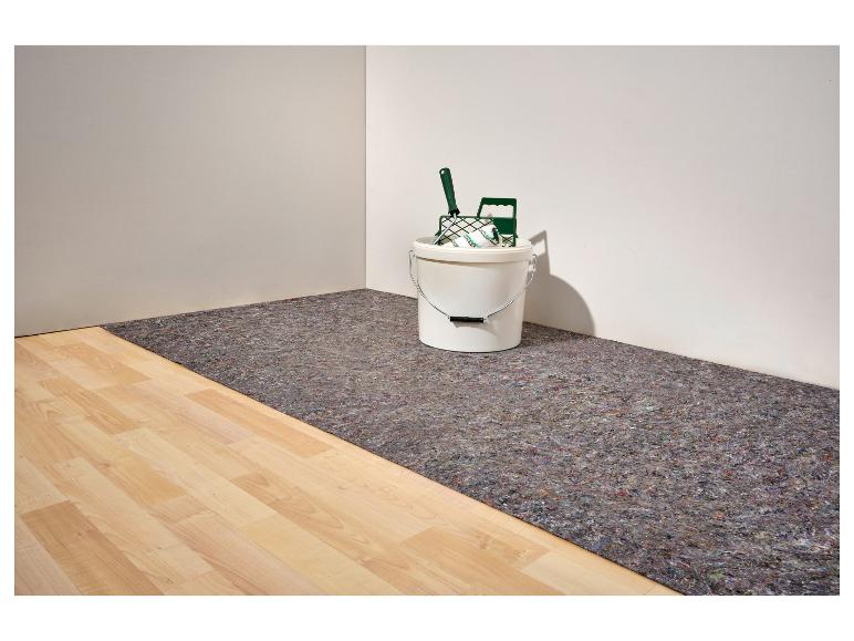 Sous-couche pour stratifié avec seau et outils de peinture.