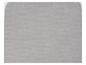 Un tapis gris en tricot.