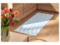 Tapis de cuisine LIVARNO® à carreaux bleus et blancs sur un sol en bois.