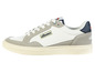 Baskets basses Ellesse blanches avec des détails en daim gris.