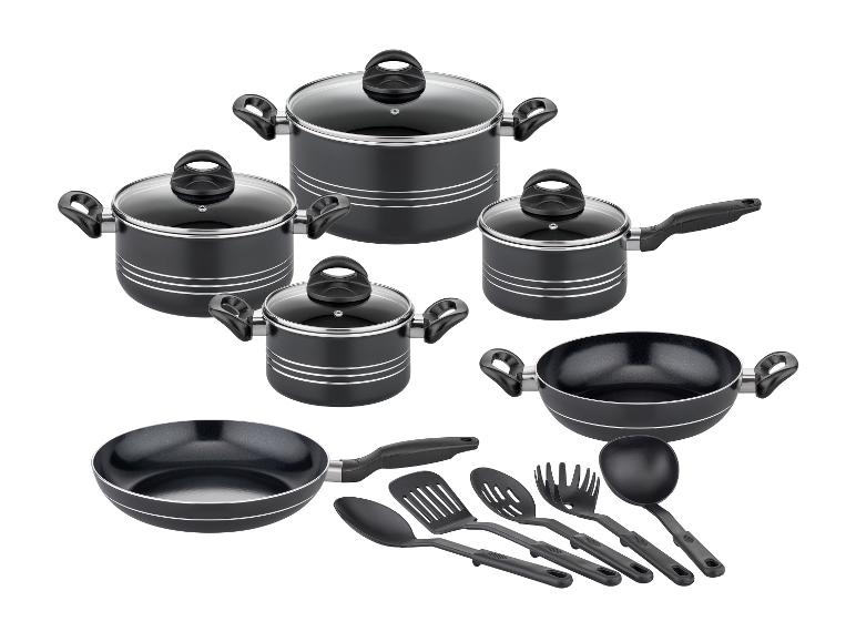 Un ensemble de casseroles, un wok et une poêle avec des ustensiles de cuisine.