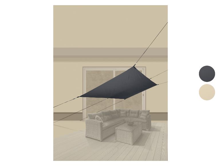 Voile d'ombrage gris foncé au-dessus d'un patio avec mobilier d'extérieur, avec échantillons de couleurs.