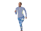 Femme en haut de sport et leggings à motifs, en train de courir.