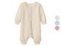 Grenouillère bébé beige clair avec boutons et échantillons de couleur beige, bleu et rose.