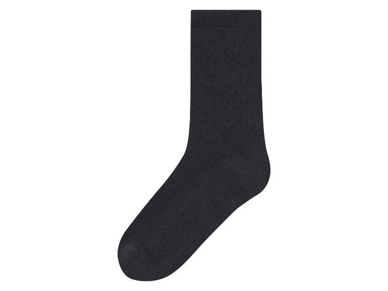 Une chaussette gris foncé, côtelée.