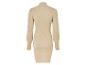 Robe en tricot beige à manches longues.