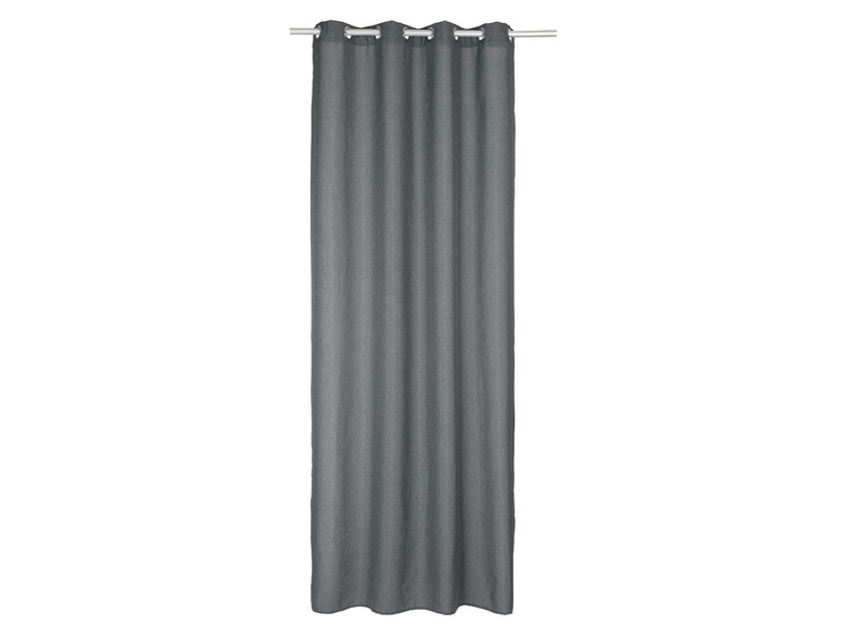 Rideaux gris avec œillets pour la tringle à rideaux.