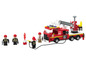 Un camion de pompiers rouge avec une échelle, des pompiers et un tonneau en feu.