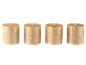 Quatre bougies cylindriques dorées avec mèches, alignées en rang.