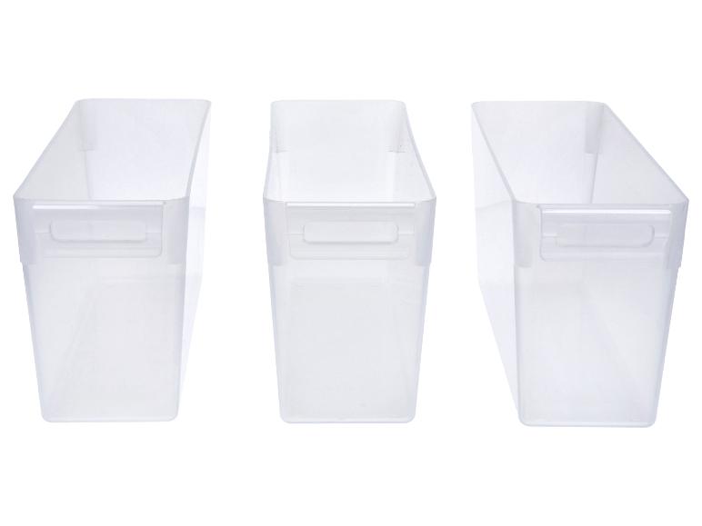 Trois bacs de rangement en plastique transparent avec poignées, sur fond blanc.