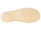 Semelles de tongs beige avec motif décoratif.