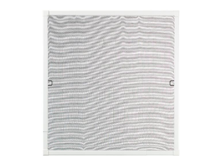Moustiquaire blanche pour fenêtres, isolée sur fond blanc.