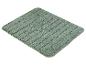 Un tapis de bain doux et vert avec une surface nervurée.