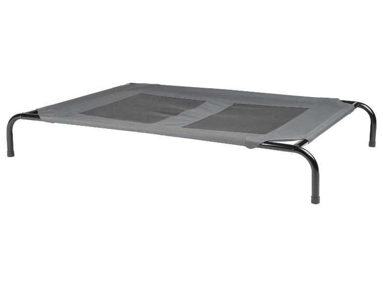 Couchage pour chien avec structure métallique et tissu gris.