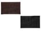 Deux paillassons rectangulaires, un marron et un noir, avec des motifs géométriques abstraits.