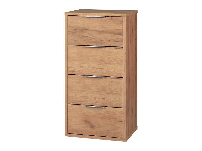 Une commode en bois avec quatre tiroirs.