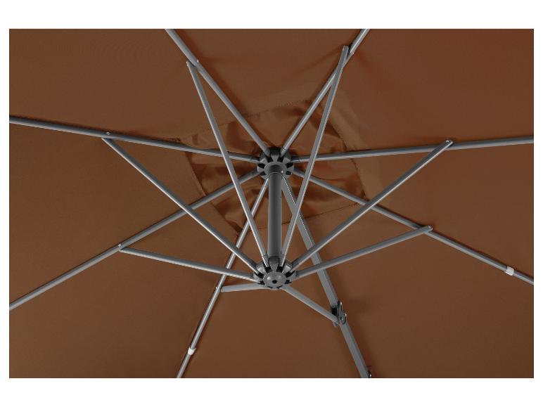 Parasol marron vu d'en bas avec structure visible