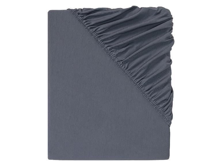 Un drap housse gris foncé avec élastique.