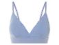 Un soutien-gorge bleu clair avec des détails en dentelle.