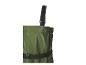Salopette imperméable verte avec bretelles et ceinture.