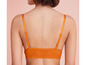 Un soutien-gorge orange avec de la dentelle et des bretelles fines.