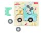 Un puzzle en bois de Mickey Mouse et Pluto dans une voiture, fait par Trefl.