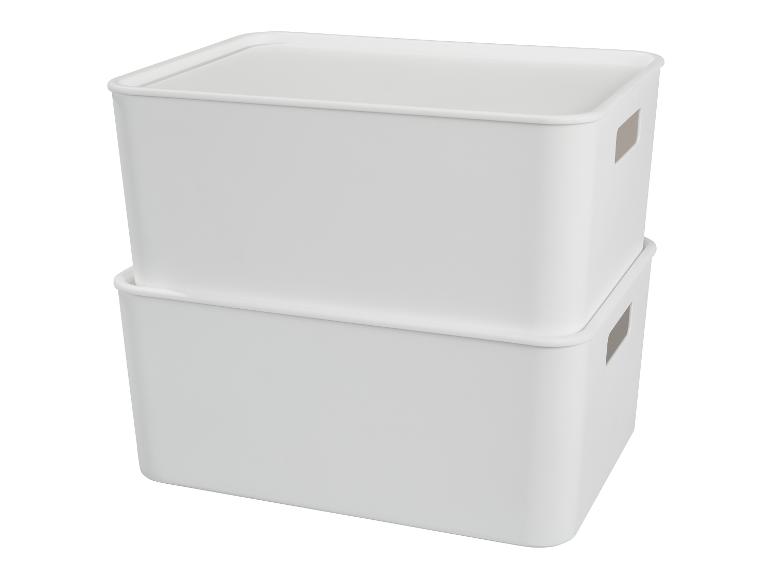 Deux boîtes de rangement blanches empilées avec couvercles