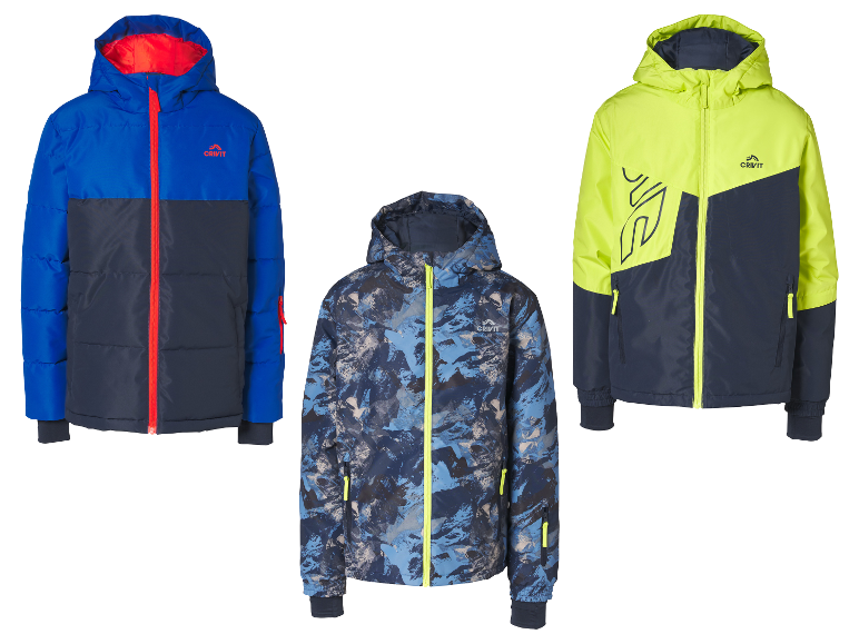 Trois vestes d'hiver pour enfants : une bleue et marine, une camouflage bleue, et une jaune fluo et marine.