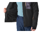 Veste de ski noire pour homme avec pantalon bleu, ouverte, intérieur visible.