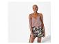 Haut et shorts de pyjama à fleurs.