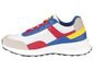 Des baskets blanches avec des détails bleus, rouges et jaunes.