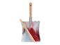 Brosse rouge et pelle en métal avec manche en bois.