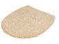 Un tapis de toilette beige avec une texture douce et moelleuse.