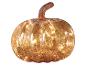 Une citrouille décorative en verre avec une lueur chaude et illuminée, parfaite pour la décoration d'automne.