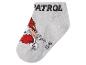 Chaussette grise pour enfant avec un chien de dessin animé portant un chapeau rouge et le mot «PATROL».