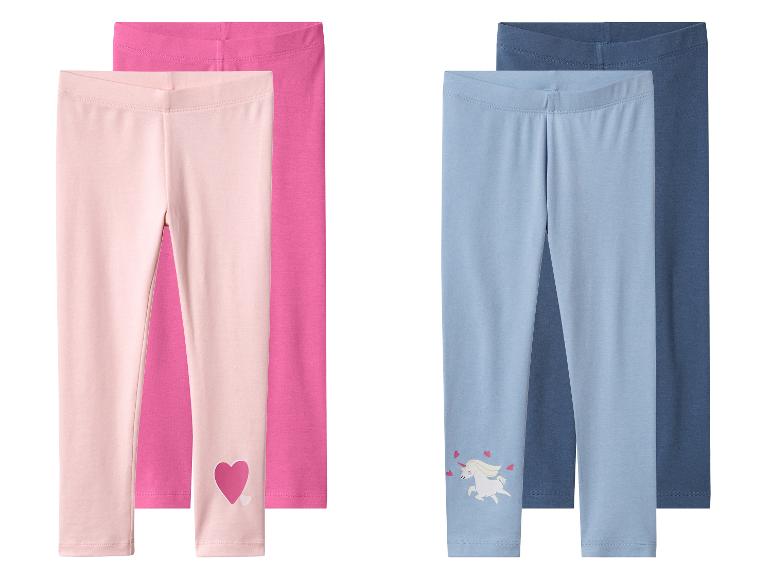 Deux ensembles de leggings pour enfants : roses avec cœur découpé et bleus avec licorne.