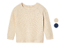 Pull beige en tricot pour bébé avec boutons.