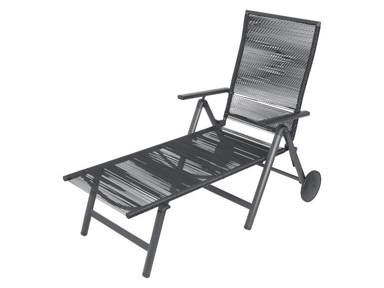 Chaise longue de jardin pliable avec accoudoirs, structure en aluminium et assise en textilène.