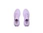 Une paire de chaussures de sport à lacets violet clair, vue de dessus.