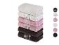 Pile de serviettes avec un motif floral