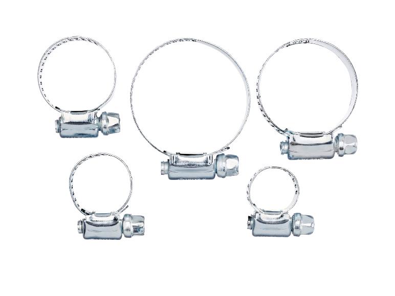 Cinq colliers de serrage métalliques de différentes tailles.