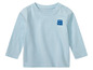 Un t-shirt bleu clair à manches longues pour bébé avec un motif de bâtiment brodé.